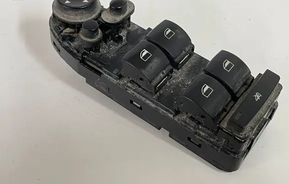 BMW 5 F10 F11 Electric window control switch 9122121