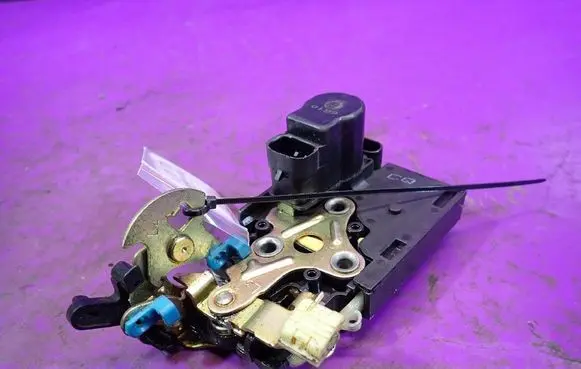 Chevrolet Kalos Rear door lock