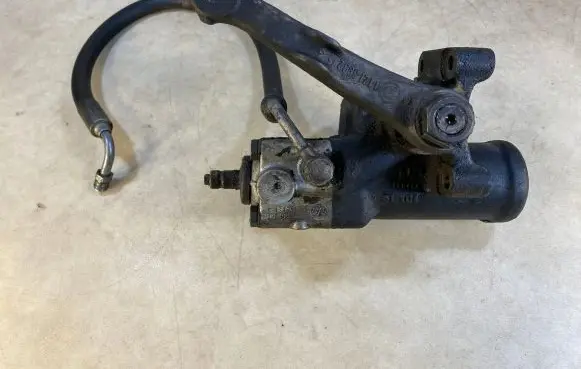BMW 7 E23 Power steering pump mounting bracket 32131123474