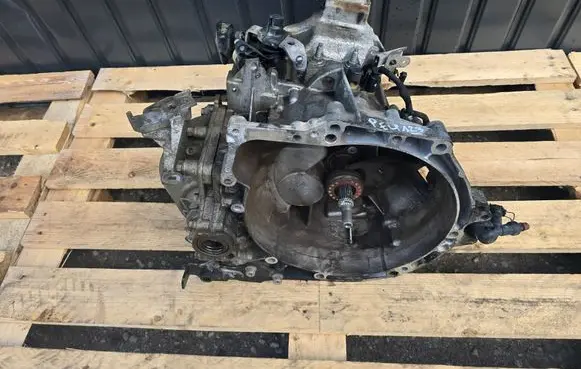 Peugeot 3008 II Manual 6 speed gearbox 9821418980