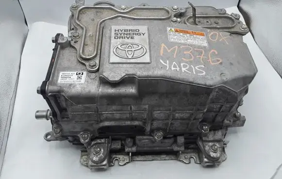 Toyota Yaris Voltage converter inverter G920052031