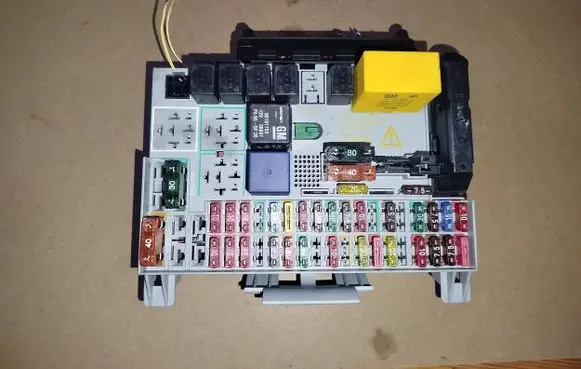 Opel Astra G Fuse box set 90589965