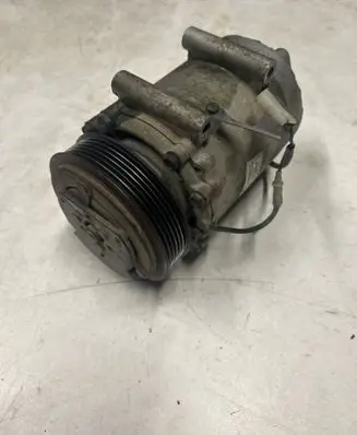 Volvo V70 Air conditioning (A/C) compressor (pump) KTT090042