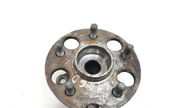 Rear wheel hub