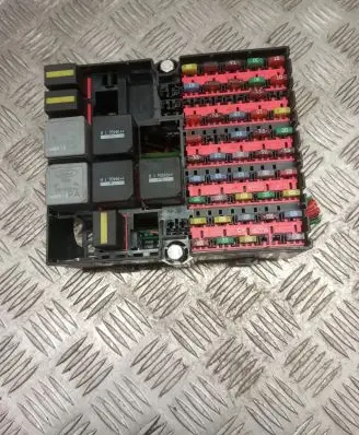 Ford Fiesta Fuse box set 5J80025 4S6T14401NE