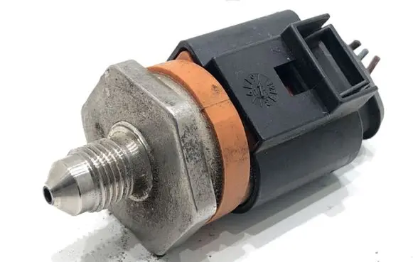 Volkswagen PASSAT CC Fuel pressure sensor 06J906051D