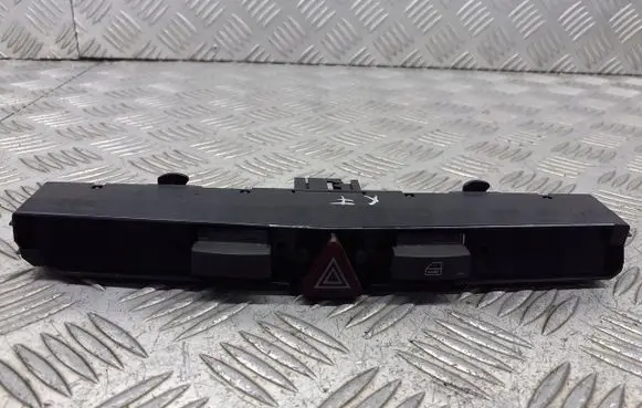 Opel Astra H Hazard light switch 13100105