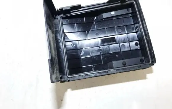 Volkswagen Caddy Fuse box set 1k0937132f