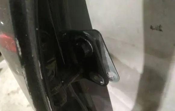 Mercedes-Benz B W245 Rear door lower hinge 