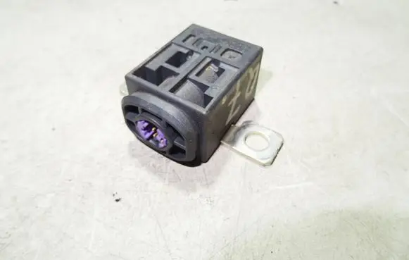 Audi Q7 4L Battery relay fuse 4F0915519