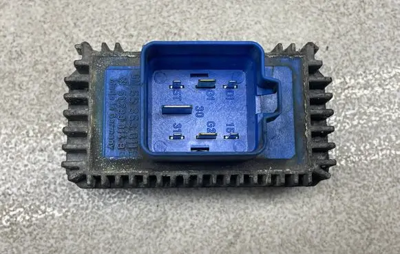 Opel Zafira B Glow plug pre-heat relay 55353011 51299014B