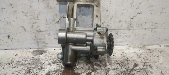 BMW 5 E60 E61 Oil pump 7792945
