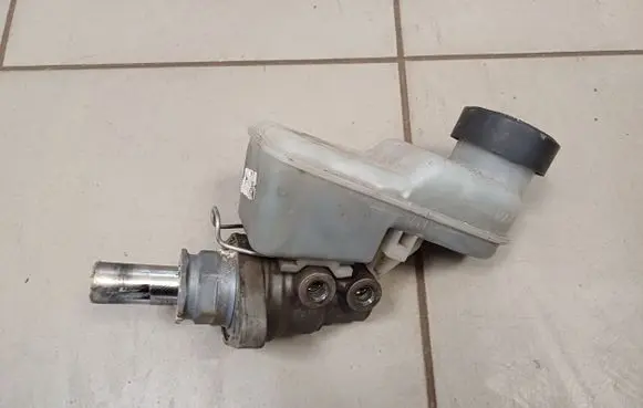 Toyota Yaris Master brake cylinder