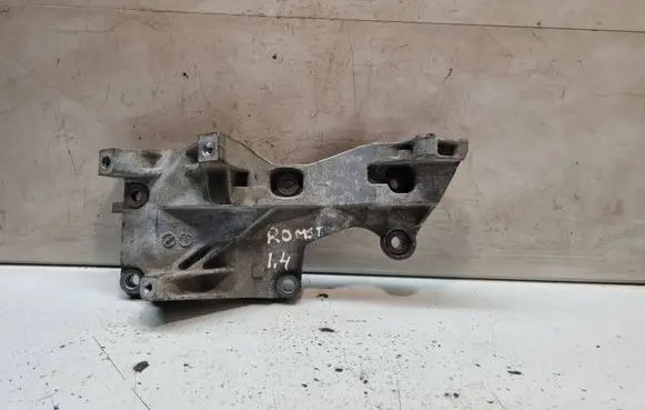Skoda Roomster (5J) Generator/alternator bracket 045903143E