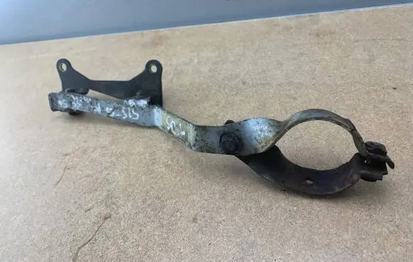 BMW 5 E39 Muffler mount bracket/holder 18207504249 18317502869 18317502867