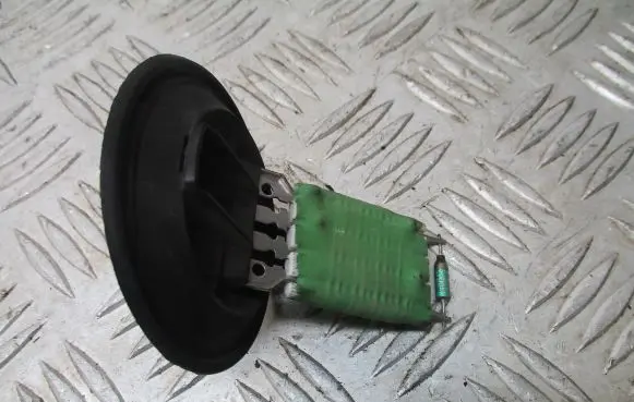 Skoda Fabia Mk1 (6Y) Heater blower fan relay 2R25K