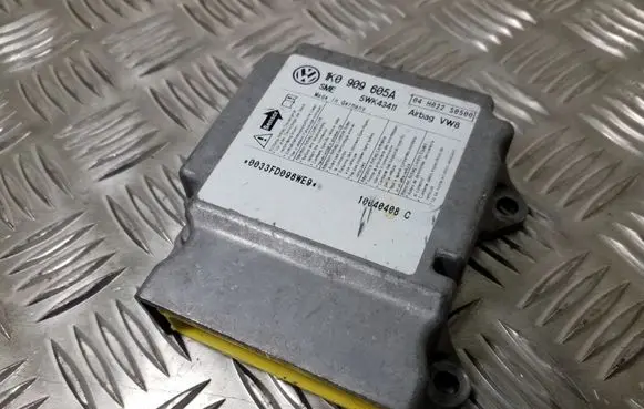 Volkswagen Golf V Airbag control unit/module 1K0909605A