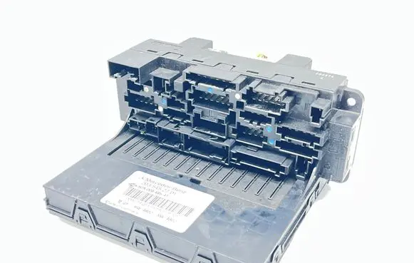 Mercedes-Benz C W203 Fuse module 2035452701 5DK00848541