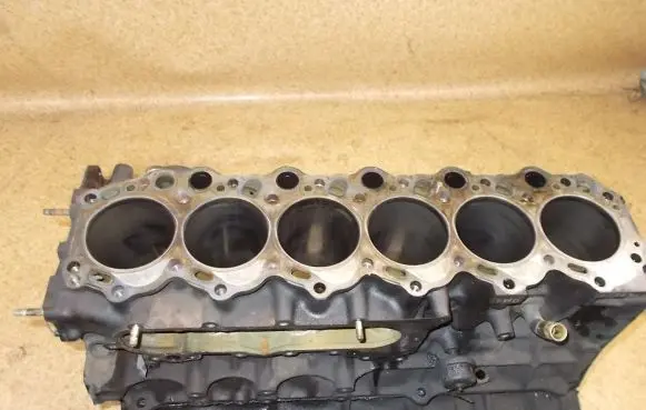 Toyota Land Cruiser (FJ80) Engine block 1HDT