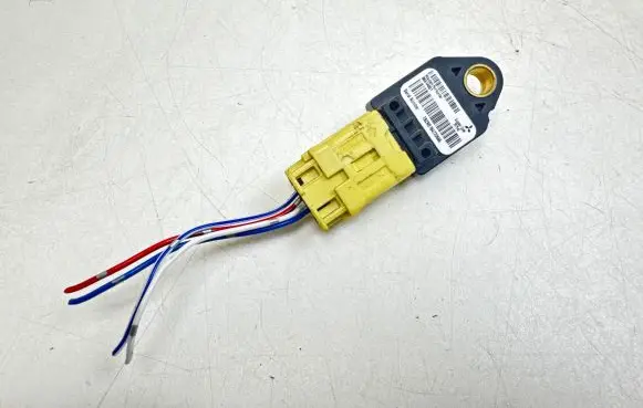 Mitsubishi Outlander Airbag deployment crash/impact sensor 8651A001 39754C TBZME164ZZ0555