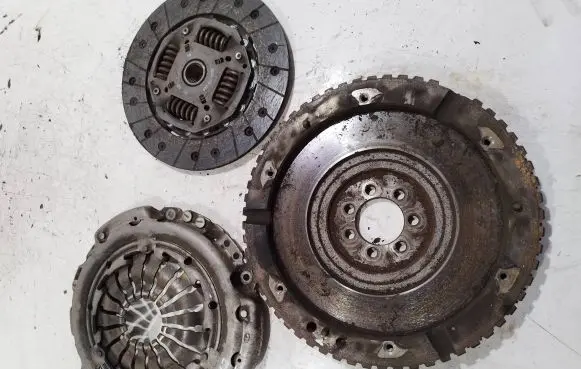 Renault Kangoo II Clutch set kit 8200527569 8200335084