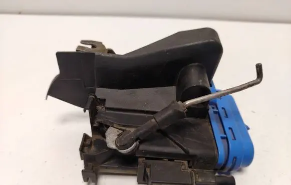 Audi A8 S8 D2 4D Rear door lock 4D0839015D