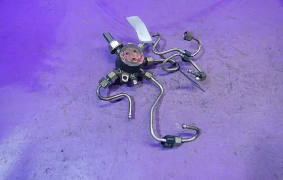 Nissan Almera Tino Fuel distributor 8200057232