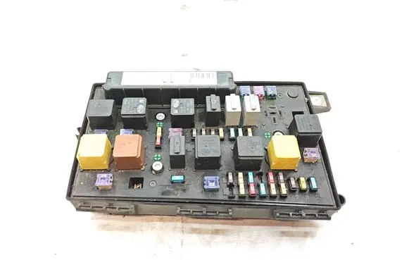 Opel Zafira B Fuse module 743381 1534937