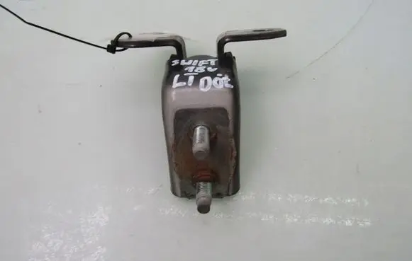 Suzuki Swift III Rear door lower hinge