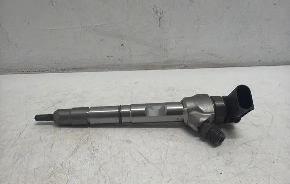 Volkswagen PASSAT B8 Fuel injector 05L130277E 045110835 210223