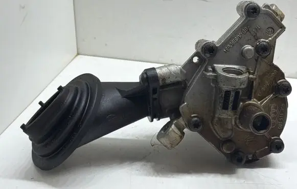 Audi A8 S8 D4 4H Oil pump 06E115105