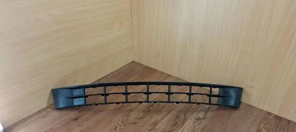 Front bumper splitter molding