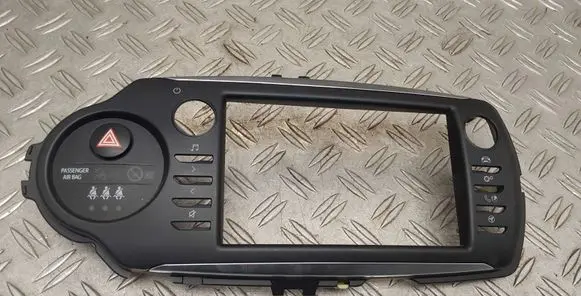 Toyota Yaris Radio/GPS head unit trim 864510D050 864510D080