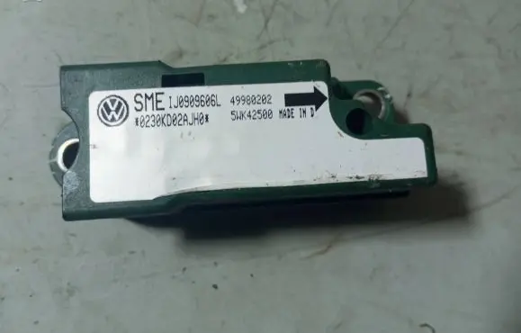 Volkswagen New Beetle Airbag deployment crash/impact sensor 1J0909606L 49980202 5WK42500
