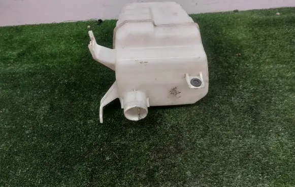 Toyota Prius (XW20) Windshield washer fluid reservoir/tank 1789321030
