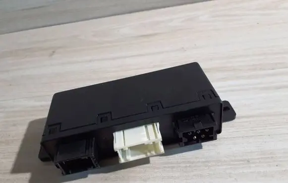 BMW 5 E39 Door control unit/module 613569042559 689667 00145357