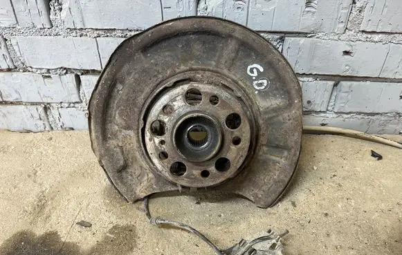 Mercedes-Benz E W211 Rear wheel hub
