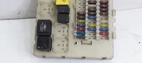 Ford Focus Fuse module 98AG14K150AE