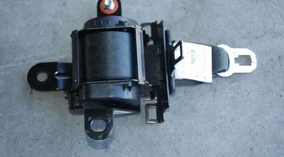 Middle seatbelt (rear)