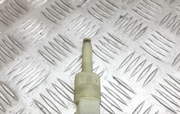 Volkswagen PASSAT B5 Brake pedal sensor switch