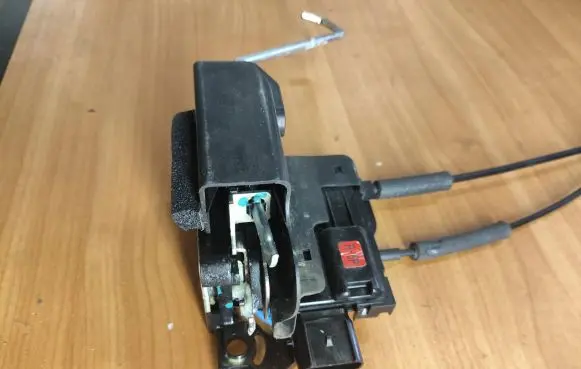 Hyundai i10 Front door lock