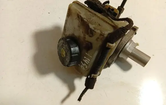 Opel Astra H Brake fluid reservoir