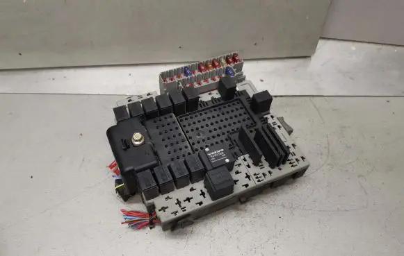 Volvo V70 Fuse module 8645410 8645411 9494782