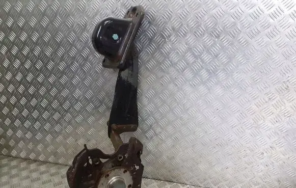 Volkswagen Golf V Stub axle 