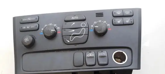 Volvo V70 Climate control unit 7923
