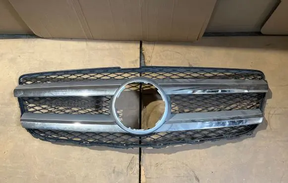 Mercedes-Benz GL X166 Front bumper upper radiator grill A1668802803