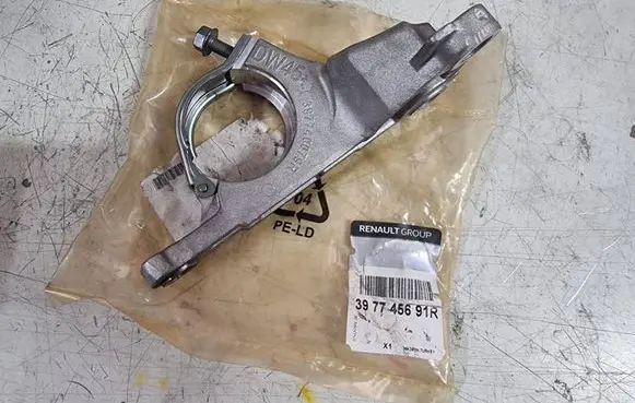 Renault Trafic III (X82) Driveshaft support bearing bracket 397740079R 397745691R
