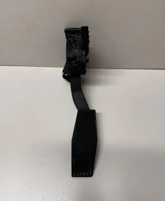 Opel Insignia A Accelerator throttle pedal 13237352 6PV00976500