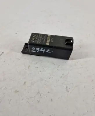Audi Q3 8U Glow plug pre-heat relay 04L907281