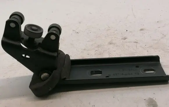 Opel Vivaro Sliding door middle roller runner 311973E 65716